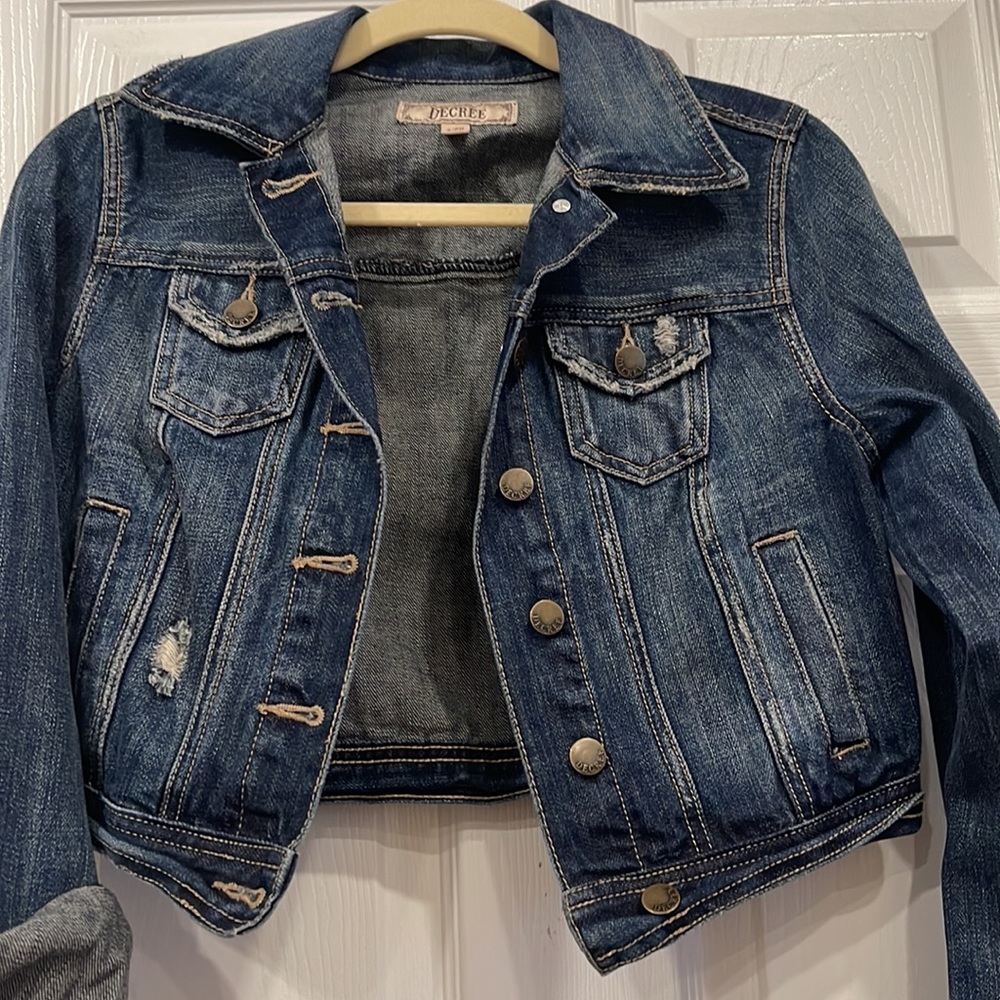 (NWOT) BRAND NEW DENIM (JEAN) JACKET IN SIZE SMALL JUNIOR